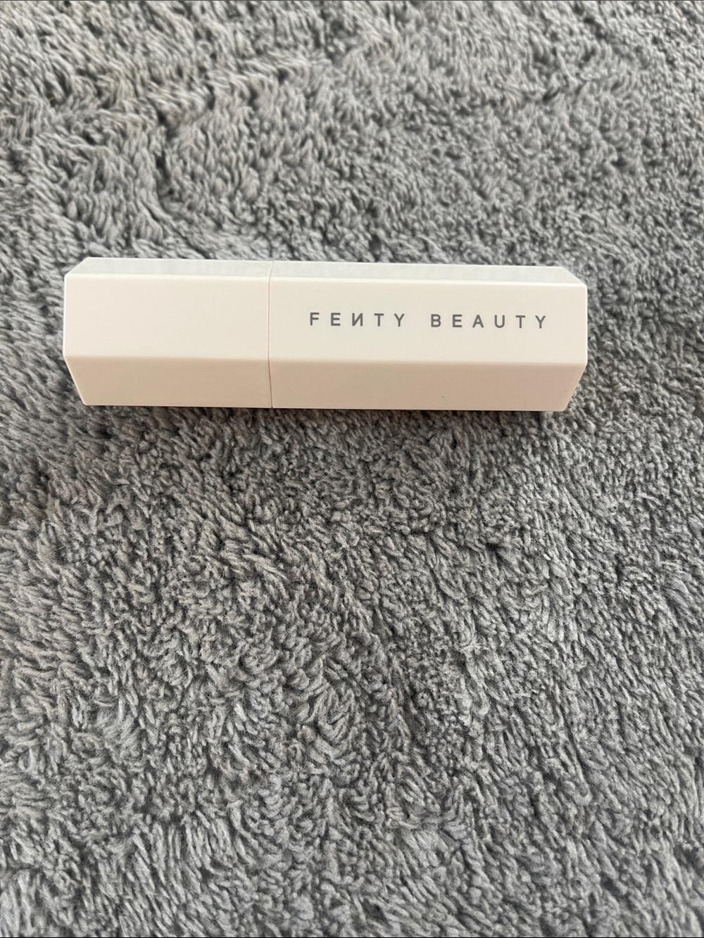 Fenty Beauty Portable Contour & Concealer Brush 150 - Picture 3 of 5